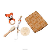 Vente en gros usine/OEM : Ensemble de hochets en crochet pour bébé en bois, coffret cadeau de naissance, chaîne de sucette, cadeau de naissance pour le premier mois de bébé