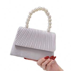 Bolso de noche de lujo con forma de corazón y diamantes de imitación para mujer con diseño de arcoíris y caja de amor. - Product Image 4