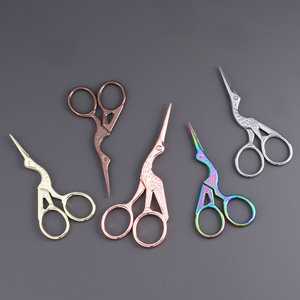 Ciseaux de maquillage en acier inoxydable or Rose rétro d'usine ciseaux de <span class=keywords><strong>fil</strong></span> de broderie de grue pointue droite pour les sourcils de thé <span class=keywords><strong>à</strong></span> la maison - Product Image 4