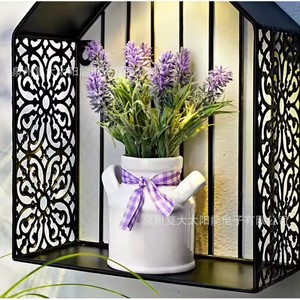 Estante de Pared Solar con Forma de Flor y Luz, Jardinera Decorativa de Hierro para Exteriores, Diseño Vertical con Forma de Casa - Product Image 3