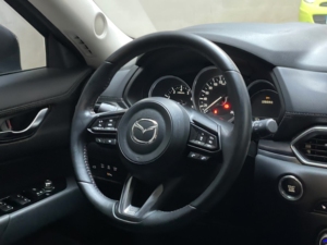 มาสด้า CX-5 มือสอง เบาะหนัง หลังคาซันรูฟ ระบบนำทาง ระบบควบคุมความเร็วอัตโนมัติ  พวงมาลัยซ้าย ภายในสีเข้ม ขับเคลื่อนสี่ล้อ แร็คหลังคาอะลูมิเนียมอัลลอยด์ ยาง R17 - Product Image 5