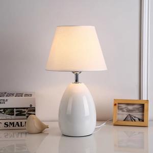 Lámpara de Mesa Creativa Moderna Minimalista Nórdica, Lámpara de Noche Romántica Cálida con Regulador de Intensidad para Dormitorio, Voltaje de Entrada de 5V - Product Image 2