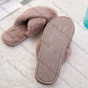 Pantoufles Concha personnalisées en peluche pour la maison dames hiver floue maison fourrure fantaisie mode pantoufles pour femmes - Product Image 6