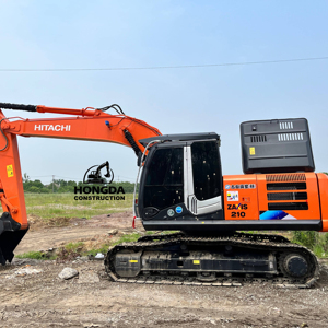 Excavadora de cadenas VOLVO EC210 usada de 21 toneladas, de segunda mano, a bajo precio, modelo 2022, con motor Volvo Penta y capacidad de cazo de 1.1m, probada. - Product Image 1