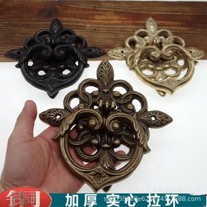 Poignée de porte en laiton de style chinois, art et art ancien, anneau de traction en cuivre massif en forme de fleur pour porte en bois - Product Image 1