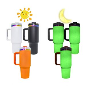 Gobelet 40 oz phosphorescent arc-en-ciel plaqué blanc, noir et orange avec poignée et paille - Product Image 1
