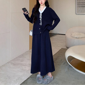 Ensemble tricoté doux et rétro pour <span class=keywords><strong>femme</strong></span>, avec boutons, au-dessus du genou, pour un look jeune et élégant, Nouvelle Collection Hiver 2025, Cardigan et Jupe deux pièces - Product Image 3