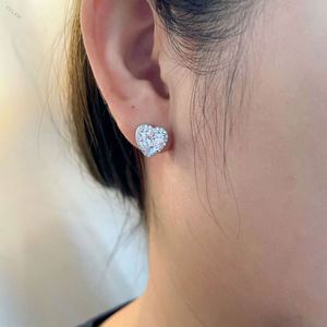 Boucles d'oreilles Dylam de luxe minimalistes, tendance, en argent sterling avec zircon en forme de cœur, bijoux de mariage, boucles d'oreilles en argent sterling avec zircon cubique en forme de cœur - Product Image 5