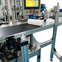 Machine de remplissage automatique de produits chimiques de haute précision 10:1 de 825 ml, avec servomoteur, contrôle PLC par écran tactile, conception anti-fuite et nettoyage facile