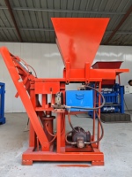 Machine à briques entièrement automatique pour blocs de béton emboîtables à haute compactation