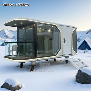 Studio d'artiste avec fenêtre de toit orientée vers l'ouest pour un espace professionnel créatif en forme de capsule - Product Image 2