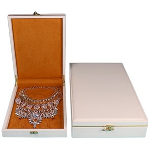 Collar Grande Transparente Personalizado de Lujo, Collar Grande Dorado, Joyero, Joyero para Collar Cubano - Product Image 1