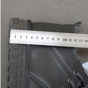Bottes d'hiver imperméables pour hommes, grande taille, chaussures en coton chaud épaissies, bottes décontractées rétro en pure laine - Product Image 6