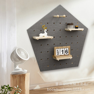 Estante de almacenamiento de madera con tablero perforado pentagonal, montado en la pared, ajustable, para exhibición en la entrada. - Product Image 3