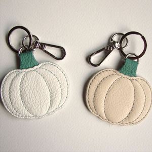 Cute Pumpkin <b>Keychain</b> Bag Charm Creative Car Key Holder PU Leather Pumpkin-Shaped Pendant with Key Ring - Product Image 3