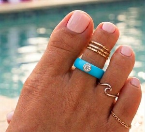 Accesorios para Sandalias de Playa de Verano en Colores Personalizados, Anillo de Silicona Suave de 5.7mm con Circonita Cúbica Brillante para Mujer, Tallas 4-12 - Product Image 1