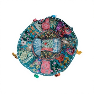 Housse de coussin rond en patchwork brodé bohème 18x18, taie d'oreiller décorative, cadeau pour elle - Product Image 1