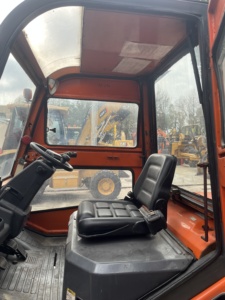 Chariot élévateur contrepoids Heli 1,2 tonne 4x4 avec moteur AC, élévateur à palettes avec longueur de fourche de 1000 mm et largeur de fourche de 100 mm pour utilisation en intérieur - Product Image 6