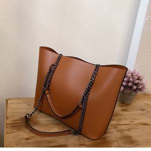 Sac fourre-tout rétro en PU grande capacité pour femme, nouvelle collection automne-hiver, haut de gamme, simple, avec chaîne, à porter à la main ou à l'épaule - Product Image 2