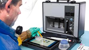 A Smiths Detection Zephyr Pathogen Detector usa a tecnologia de detecção CANARY para detectar patógenos em amostras em pó e líquidos