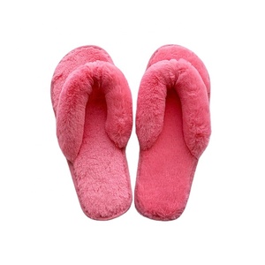 Chaussons d'intérieur femme style printemps automne hiver, tongs chaudes en fourrure rose foncé, pantoufles moelleuses - Product Image 1