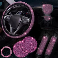 Ensemble d'accessoires de voiture populaires en cuir PU Xingyue, comprenant un couvre-volant à 3 branches scintillant, un couvre-levier de vitesse, un couvre-frein à main et un coussinet d'accoudoir.