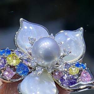 Australian White <b>Fashion</b> <b>Brooch</b> Pins Natural Seawater-inspired Pearl Chest Jewelry New Petal Chest Flower Wholesale Retail - Product Image 5