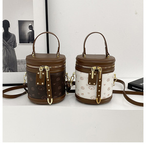 กระเป๋าแบรนด์เนมแท้ มือสอง ปี 2025 กระเป๋าสะพายข้างผู้หญิงสุดฮิต กระเป๋าโท้ทสั่งทำพิเศษ หนังแท้สุดหรู กระเป๋าซิปมุกแบบยูนิเซ็กซ์ สองช่อง - Product Image 1