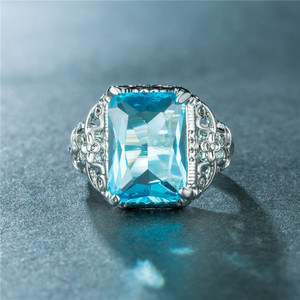 Anello Elegante da Donna con Incisioni Traforate, Accento Blu Scintillante, Gioiello Regolabile in Lega, Stile Moderno - Product Image 2