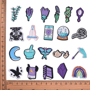 Breloques de chaussures mignonnes accessoires adaptés aux sabots sandales enfants adultes fête cadeaux d'anniversaire PVC caoutchouc violet décorations de chaussures breloques de chaussures - Product Image 3