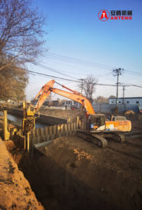 Marteau vibro-pilon hydraulique monté sur excavatrice de 40 à 50 tonnes - Product Image 6