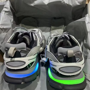 Chaussures Rétro de Haute Qualité en Gros d'Usine - Classique 3.0 avec Éclairage LED - Chaussures de Sport et de Course pour Hommes et Femmes, Amorti Épais - Product Image 5