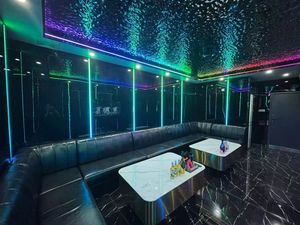 Cabine de karaoké mobile modulaire préfabriquée <span class=keywords><strong>en</strong></span> conteneur avec éclairage LED de luxe insonorisé pour bar à domicile/fête/divertissement - Product Image 2