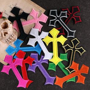Patch brodé thermocollant esthétique punk grunge, design personnalisé, croix gothique, applique crucifix - Product Image 1