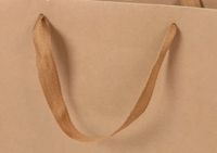 Tas Tote Kertas Putih Polos dengan Tali Pita Hitam Kustom, Minimalis untuk Studio Pakaian, Tas Hadiah