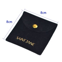Pochette à bijoux en daim noir avec rabat et bouton pression, logo personnalisé en or rose