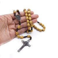 Collier de prière en bois naturel avec chapelet, croix et breloque, cadeau religieux catholique chrétien Saint Benoît, collier en perles de bois