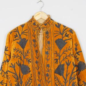 Veste en velours de luxe pour femmes, brodée au style Suzani, artisanale traditionnelle, faite à la main, style bohème vintage, motif floral, boutique de mode, vente en gros - Product Image 5