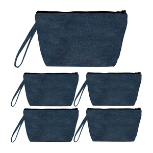 Pochette en tissu recyclé, conçue pour le rangement quotidien, les accessoires de maquillage, la papeterie et une utilisation décontractée, avec une texture douce. - Product Image 4