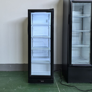 Réfrigérateur vertical à porte en verre 66L - Product Image 4