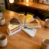 Boîte alimentaire triangulaire jetable en PET écologique avec couleurs et tailles personnalisables, conception à charnière pour gâteaux