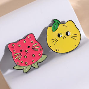 28 نمطًا من دبابيس الياقة المصنعة بالجملة، دبابيس كاواي على شكل قطط وقوس قزح، دبابيس لطيفة للنوادي والفواكه، دبابيس مينا ناعمة على شكل قطط - Product Image 5