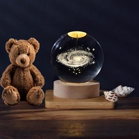 Haute Qualité Boule De Cristal Astronaute Planète Globe 3D Boule Gravée Au Laser Led Personnalisé Enfants Veilleuse