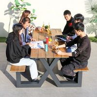 Ensemble de table à manger d'extérieur en plastique et bois de style moderne pour terrasse, café, jardin, restaurant, hôtel, parc, école, extensible