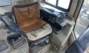 รถตักดินตีนตะขาบ D5M รถตักดิน - Product Image 6