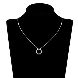 Collana con ciondolo rotondo dal design geometrico semplice, collana da indossare tutti i giorni. - Product Image 2