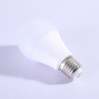 Ampoule LED certifiée E27 B22 5W-50W avec puce SMD en plastique et matériau PC pour bureau et plafond dans le salon Type A19