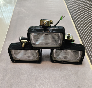 Faros halógenos cuadrados clásicos para automóviles, faros vintage, luces tradicionales, luces retro para vehículos, luces nostálgicas - Product Image 4