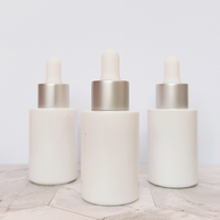 Flacon compte-gouttes en verre blanc de 30 ml (1 oz) pour sérum de soin de la peau, huile capillaire et corporelle, avec compte-gouttes argenté