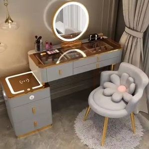 Mueble Moderno de Maquillaje y Tocador, Diseño de Una Pieza, Patas Metálicas, Mesa de Tocador para Dormitorio con Espejo LED y Carga Inalámbrica - Product Image 4